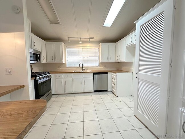 Building Photo - 5330 Don Miguel Dr
