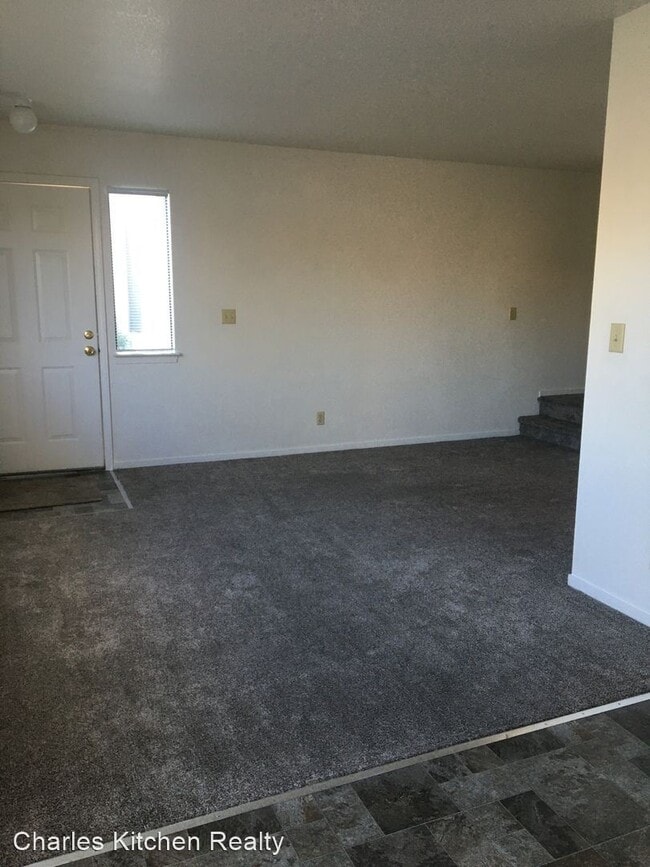 Building Photo - 4738 Oak St