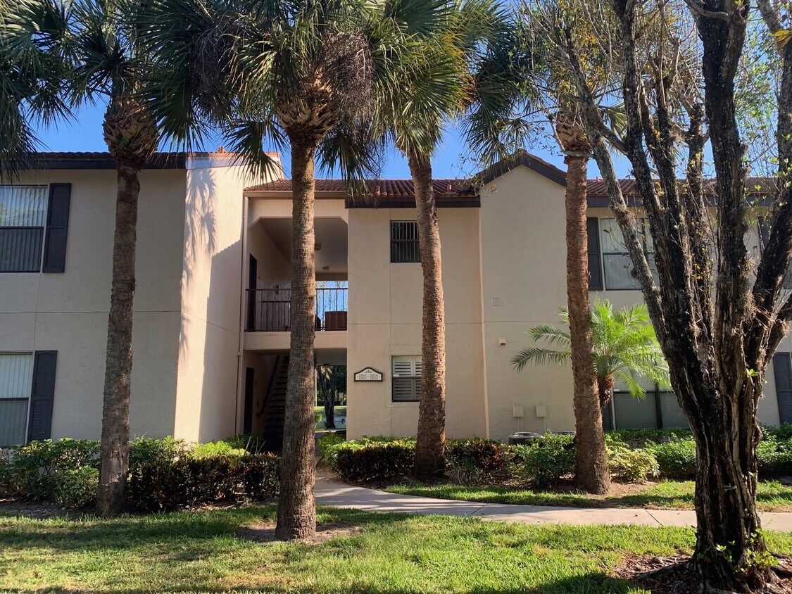 Primary Photo - ANNUAL RENTAL - 2 BED/2 BATH SECOND FLOOR ...