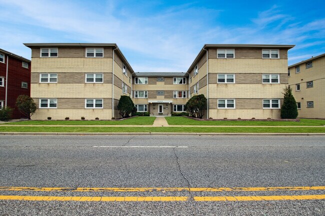 Building Photo - 10134 S Pulaski Rd