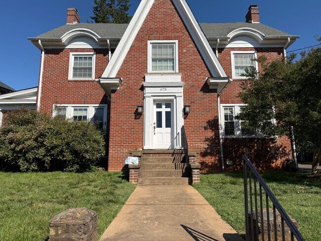 Foto del edificio - 675 Evergreen Ave