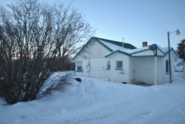 Building Photo - Cute Farm House