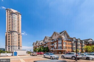 Building Photo - 23 Pierside Dr