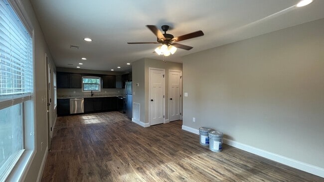 Building Photo - Cosby 2/2 Brand New Duplex