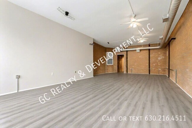 Foto del edificio - 3328 W Chicago Ave