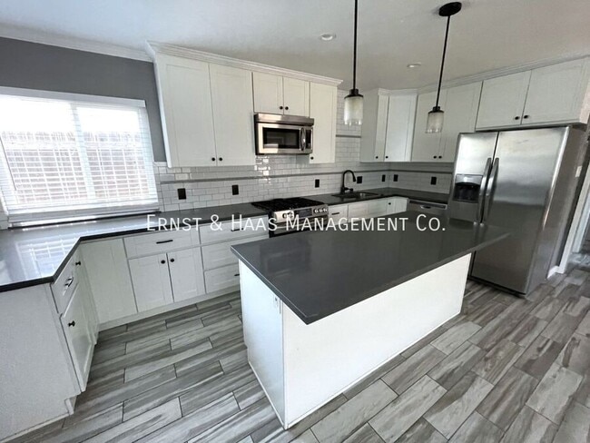 Building Photo - 2355 W Lincoln St