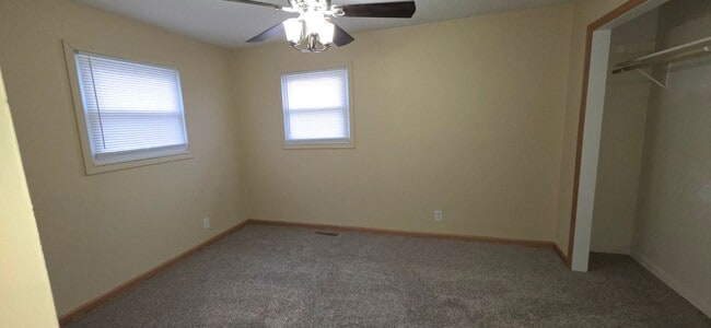 Foto del edificio - 3 Bedroom! All Brick! Garage!  $995!