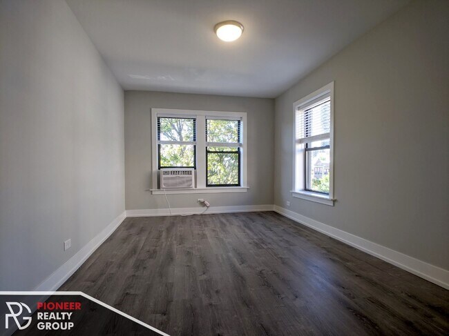 Building Photo - 709 W Brompton Ave