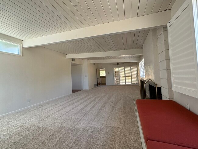 Foto del edificio - 8581 Sugarman Dr