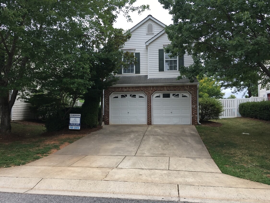 Foto principal - 3 BEDROOM SINGLE FAMILY HOME-2 1/2 bath~2 ...