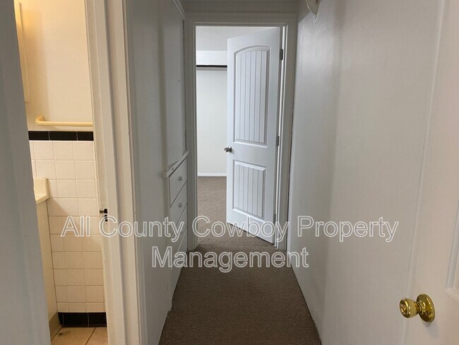 Building Photo - 310 S 12th St