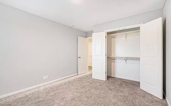 Foto del edificio - 705 Poplar Cir