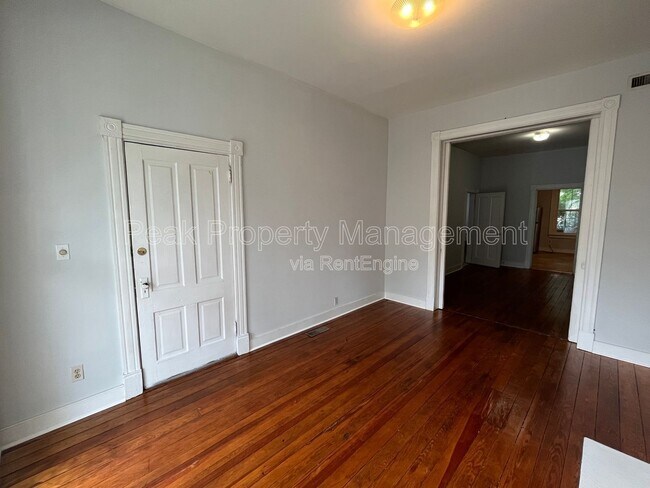 Foto del edificio - 2412 W Main St