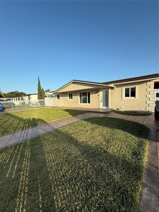 Foto principal - 4172 NW 201st St