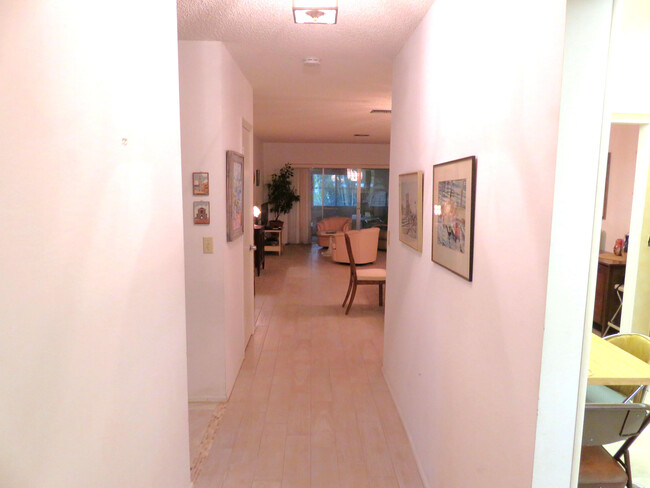 Foto del edificio - 5780 Fernley Dr W