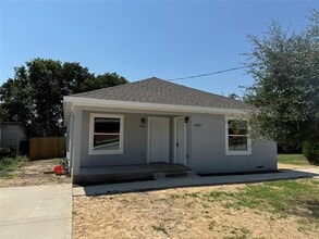 Building Photo - 1501 College St