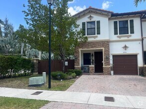 Building Photo - 8985 NW 98th Ave