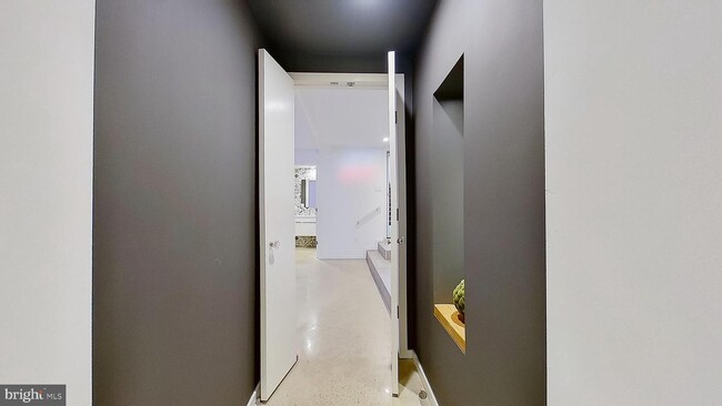 Building Photo - 2113 Bancroft Pl NW