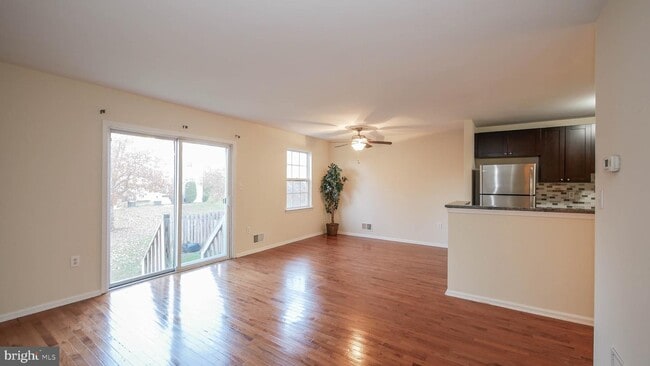 Building Photo - 28 Fawn Ct