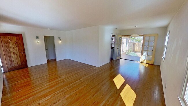 Foto del edificio - Desirable 3 Bedroom, 2 Bathroom house in S...