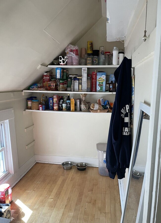 Foto del edificio - 3114 N Newhall St