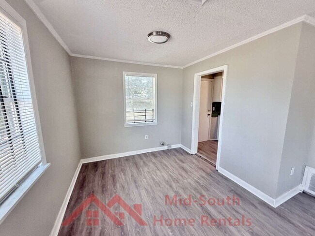 Foto del edificio - 566 Burlington Cir