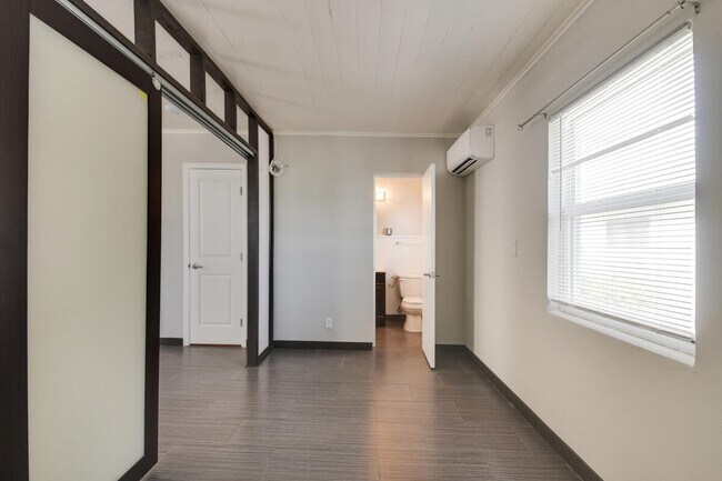 Building Photo - 3021 N Ocean Dr