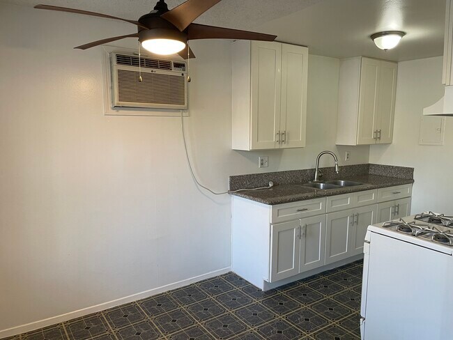 Kitchen/dining - 3375 Butterfield Ave