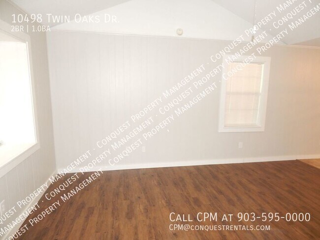 Foto del edificio - 10498 Twin Oaks Dr