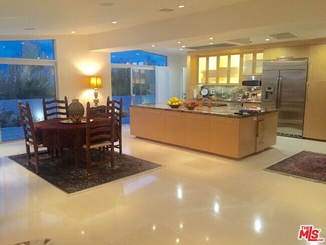 Foto del edificio - 3440 Shoreheights Dr