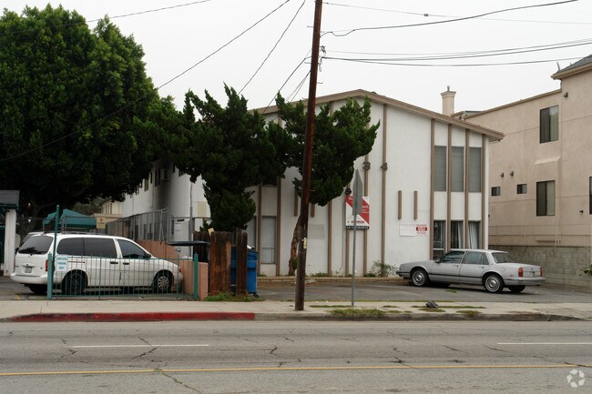 Building Photo - 5934 Woodman Ave