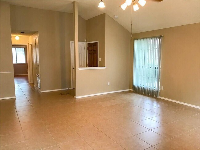 Foto del edificio - 16507 Lone Wolf Dr