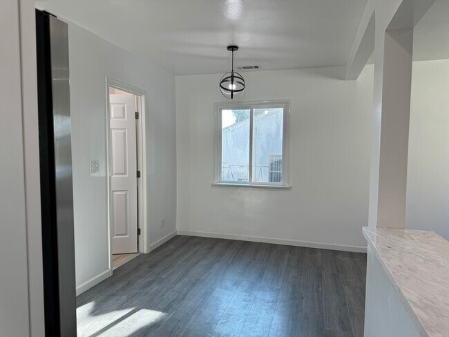 Dining room - 11052 Plainview Ave