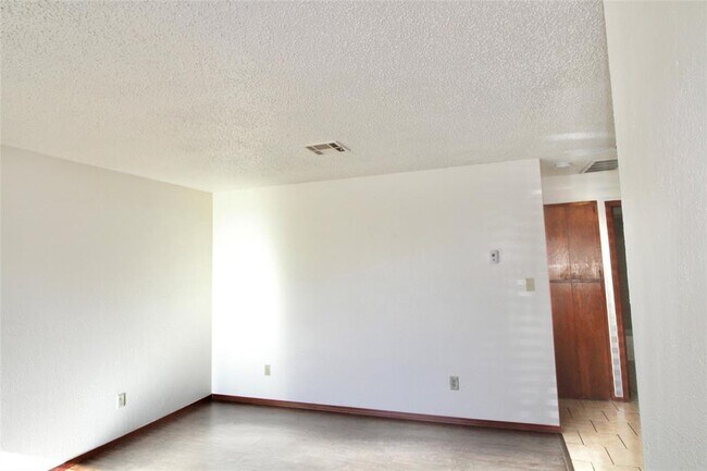Building Photo - 217 Bull Run St