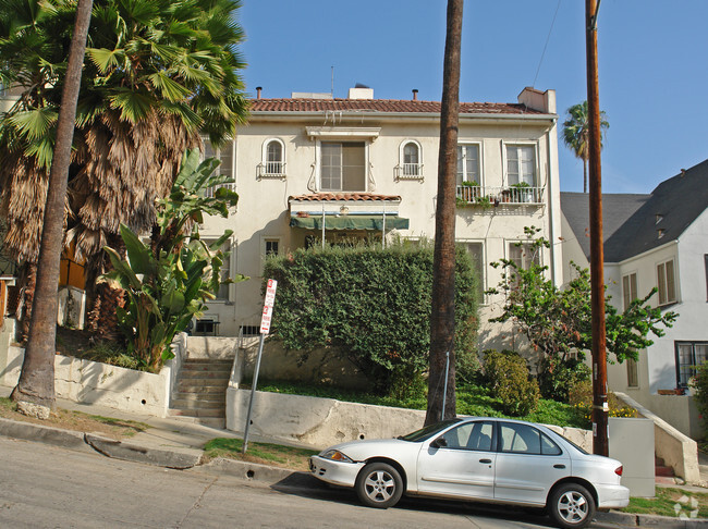 Foto del edificio - 1926 Whitley Ave