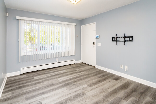 Building Photo - 3016 Pleasant Ave