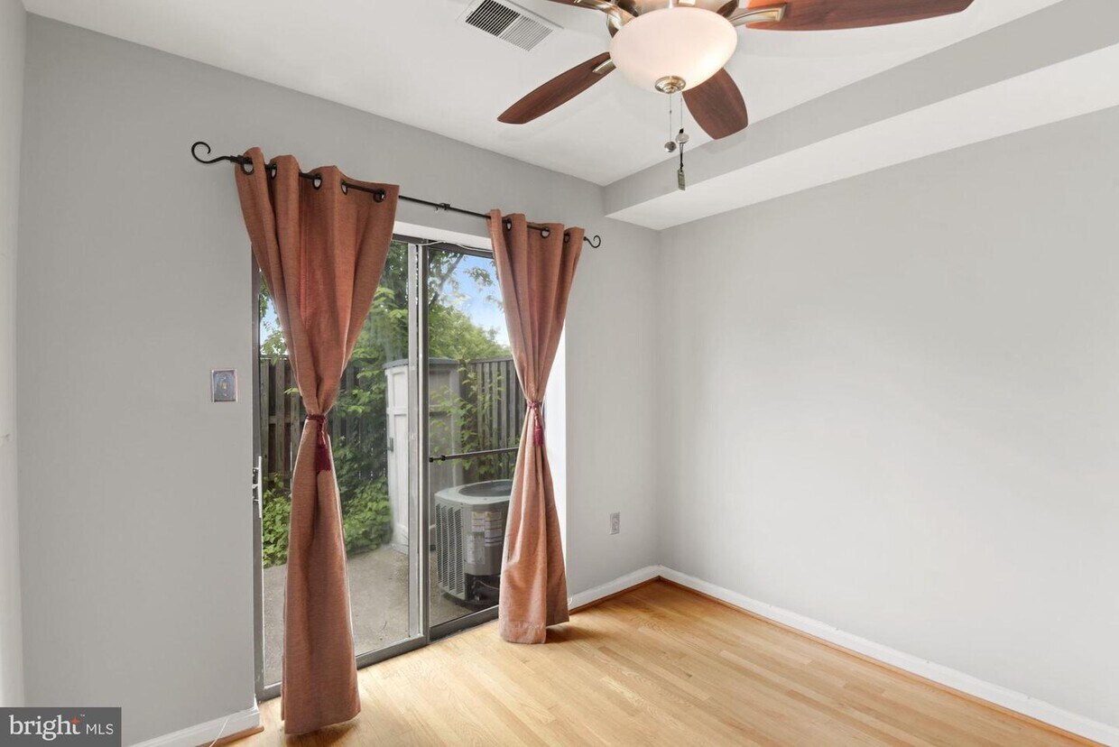 Foto principal - 1804 Bryant St NE