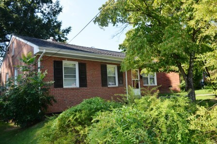 Primary Photo - 3 BR/ 1 BA Lakeside Three bedroom with lar...