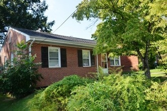 Building Photo - 2925 Ruthland Rd
