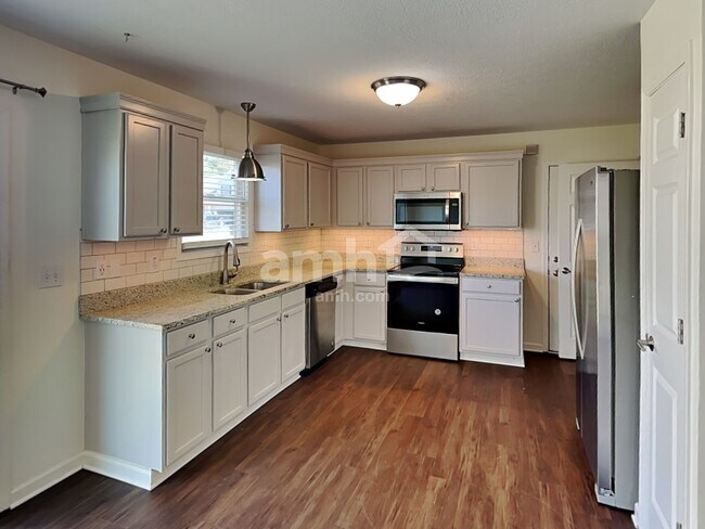 Building Photo - 684 Salinger Dr