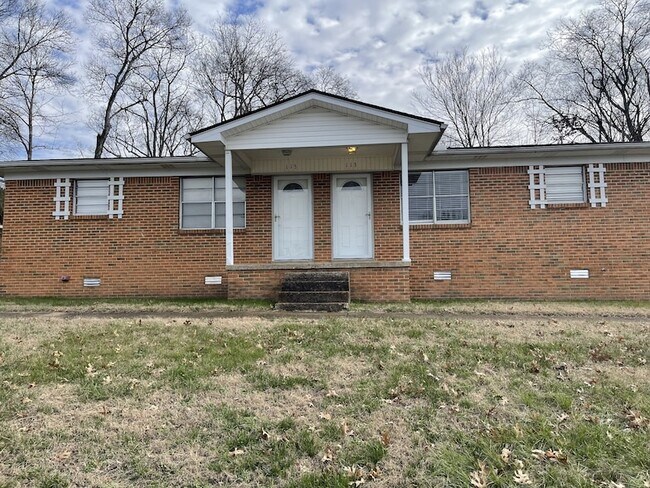 Building Photo - 113 Edgehill Dr