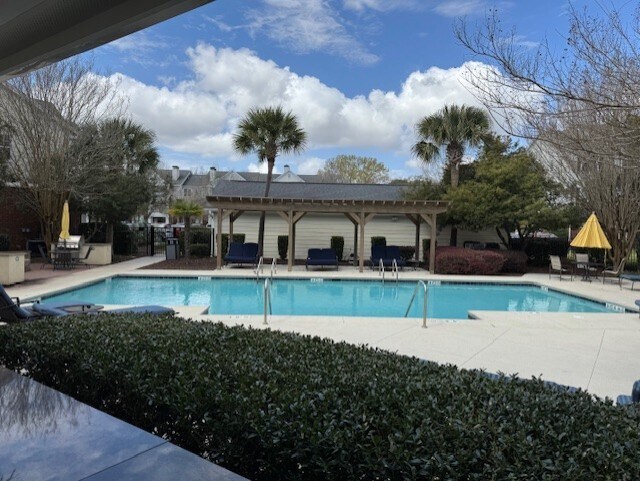 Building Photo - 45 Sycamore Ave