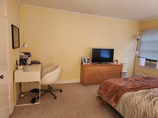 Building Photo - 1408 Hinman Ave