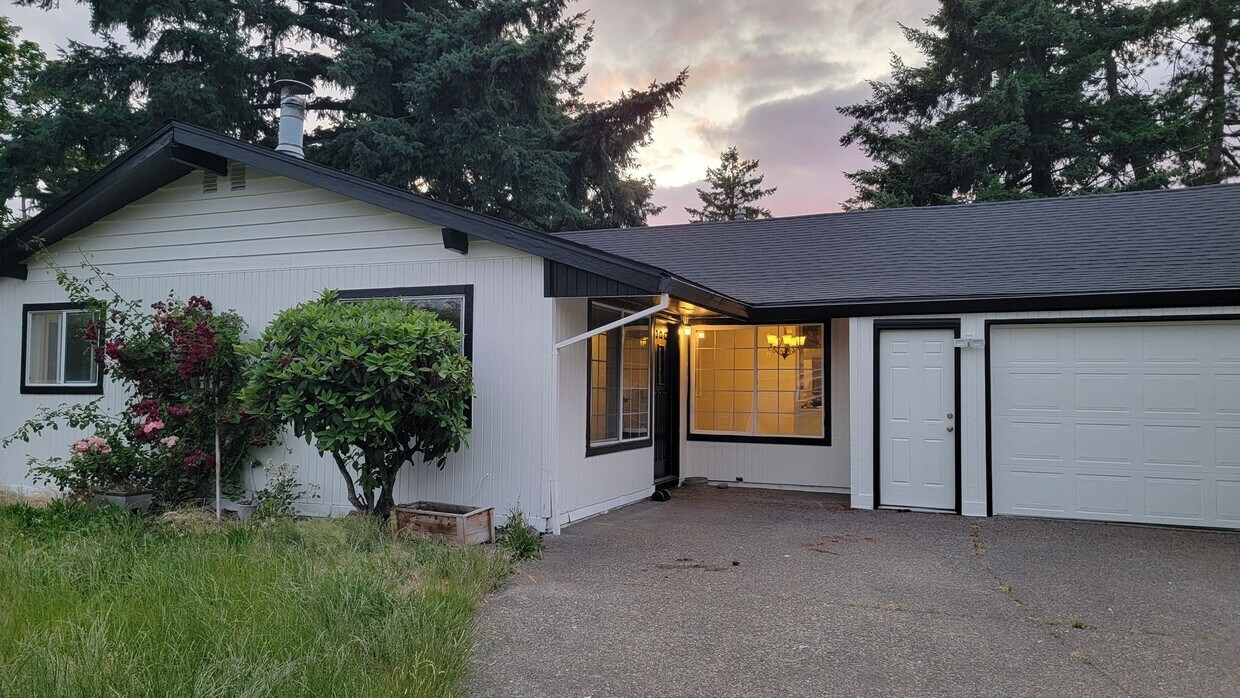 Foto principal - Freshly renovated, bright, and spacious, o...