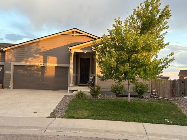 Foto del edificio - Spacious 4BR House in Fort Lupton