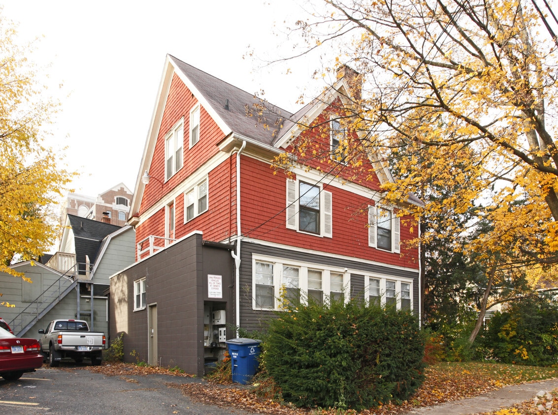 Building Photo - 122 N Thayer St