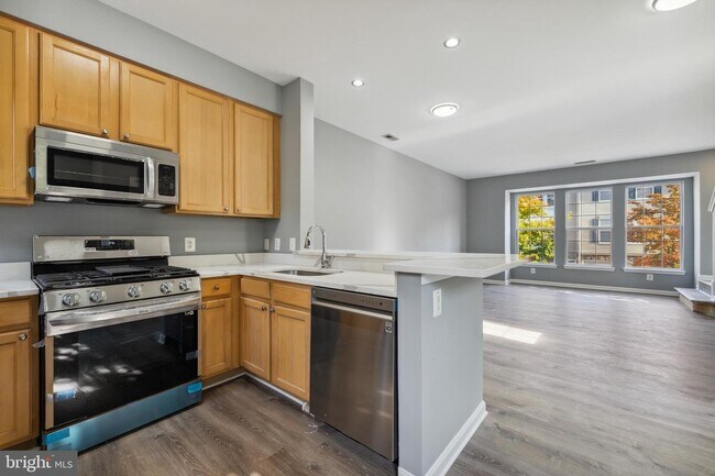 Building Photo - 22946 Fontwell Square