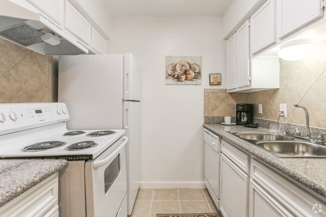 Kitchen - Falls of Braeburn