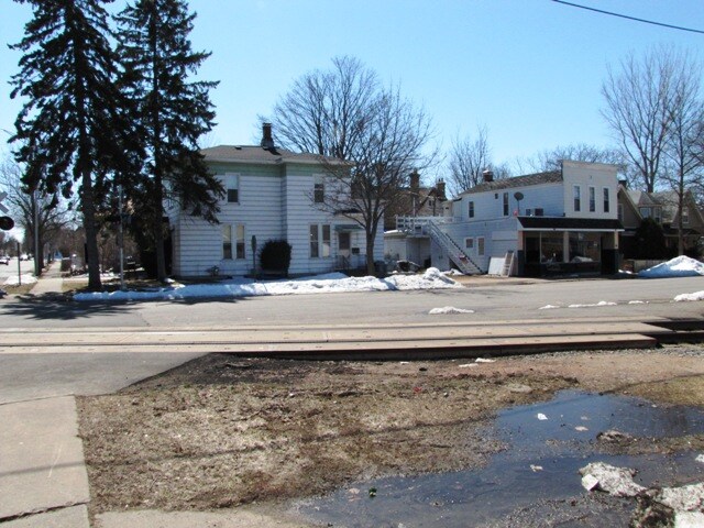 Building Photo - 912 N 6th St