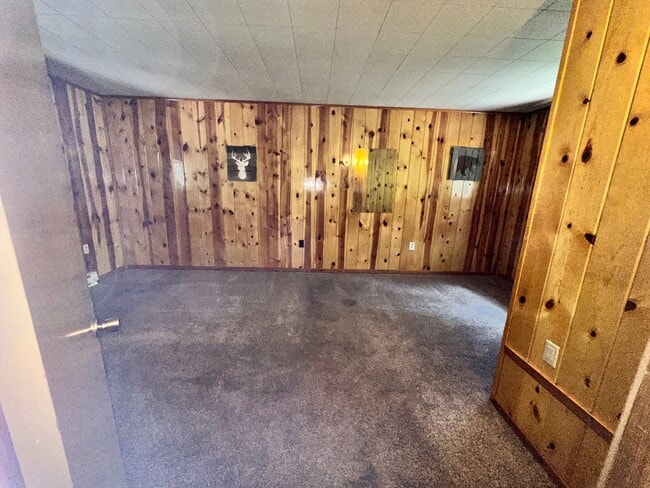 Building Photo - 237 E White Mountain Blvd